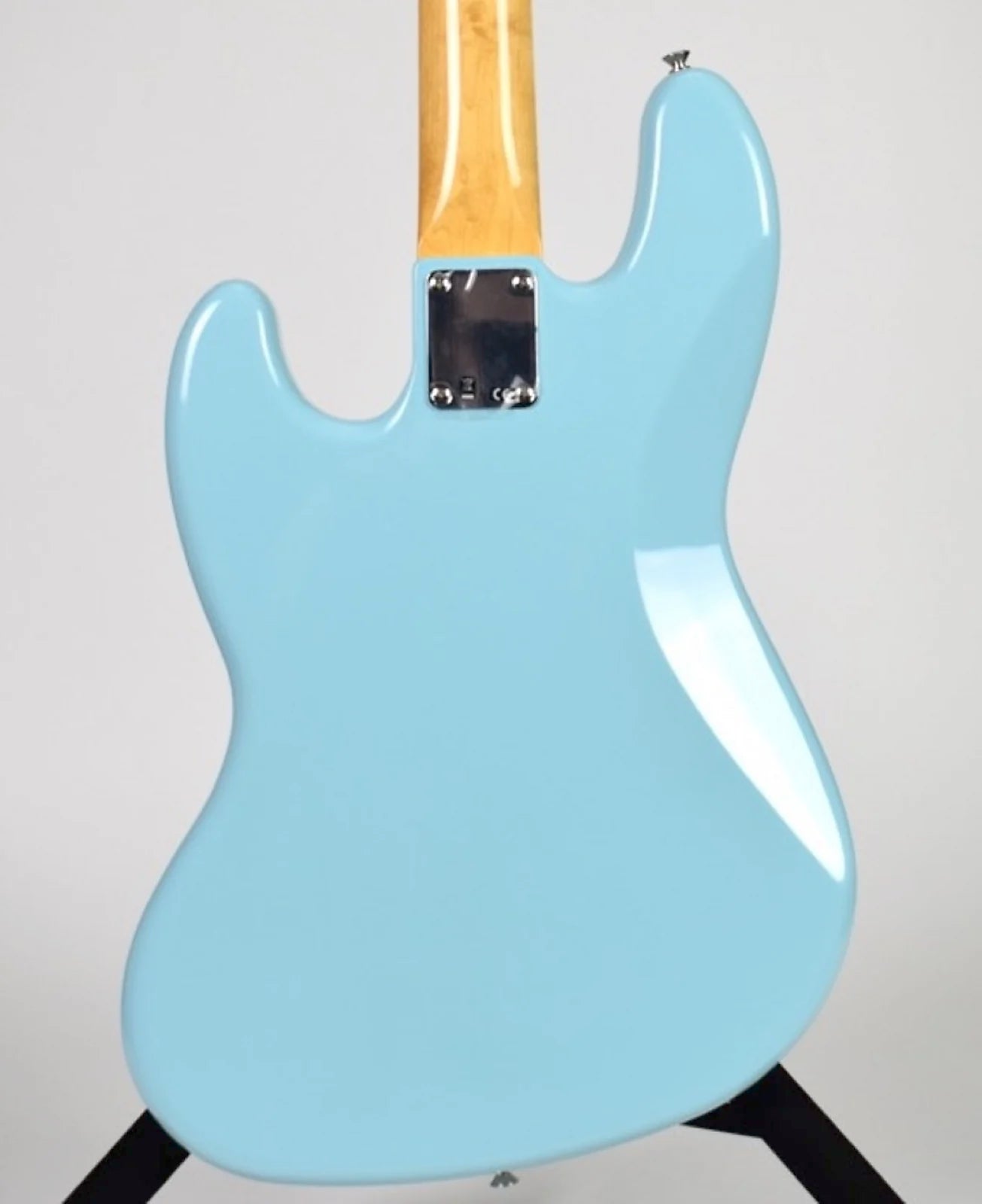 USED Fender Vintera '60s Jazz Bass with Pau Ferro Fingerboard - Daphne Blue