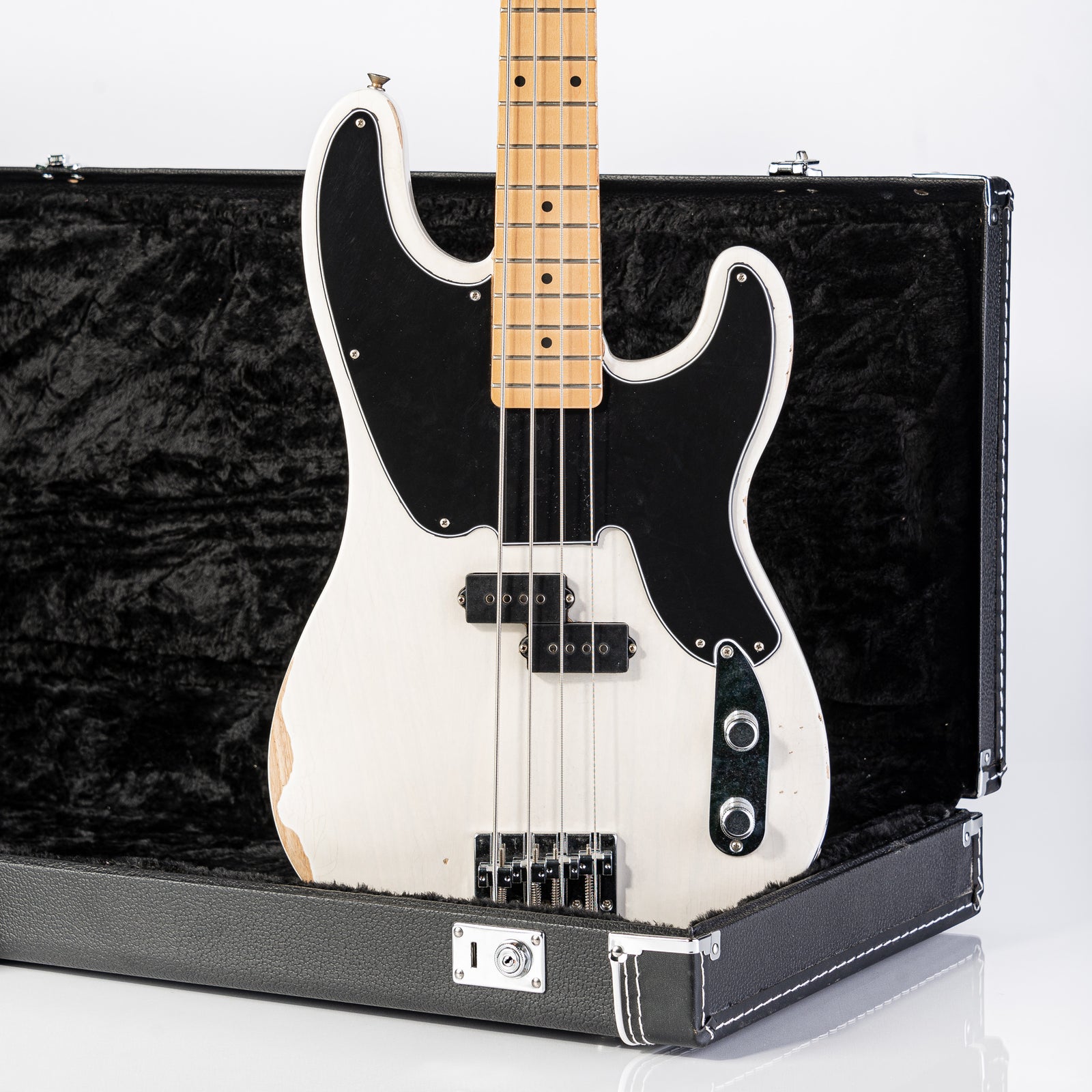 USED Fender Mike Dirnt Signature Road Worn Precision Bass- White Blonde