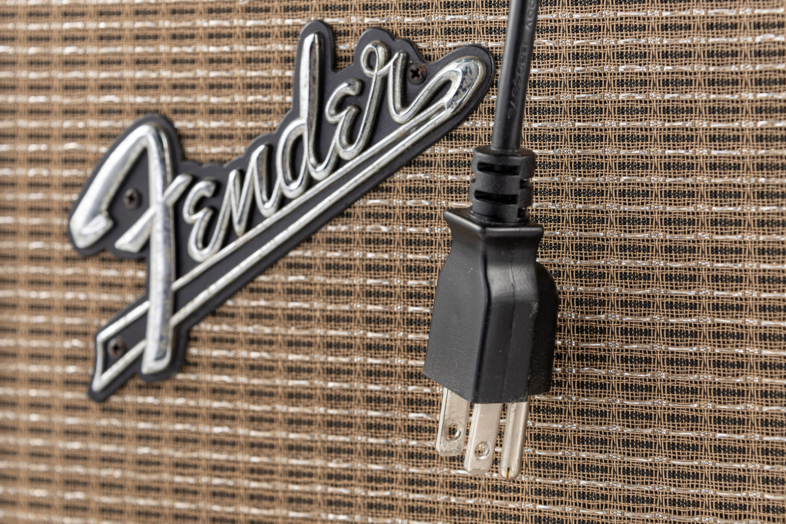 USED 1965 Fender Vibro-Champ Black Face 6 Watt Tube Guitar Amplifier