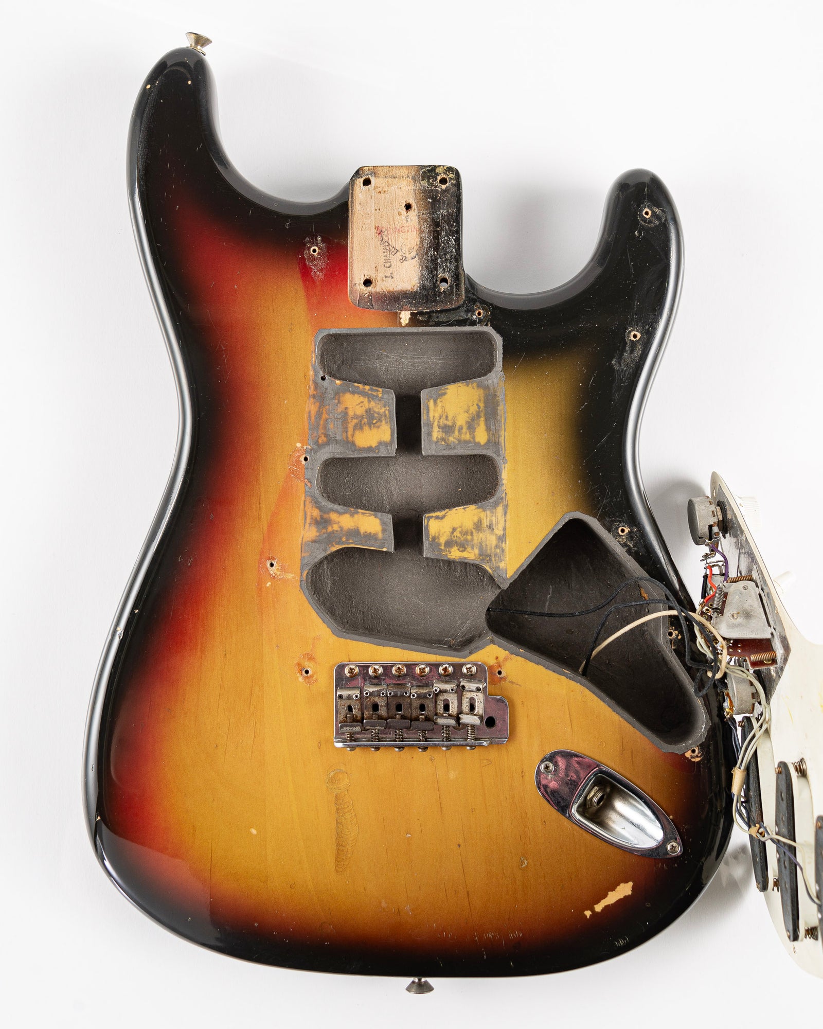 USED 1971 Fender Stratocaster with 4-Bolt Neck Electric Guitar - Three Tone Sunburst with Original Hardshell Case