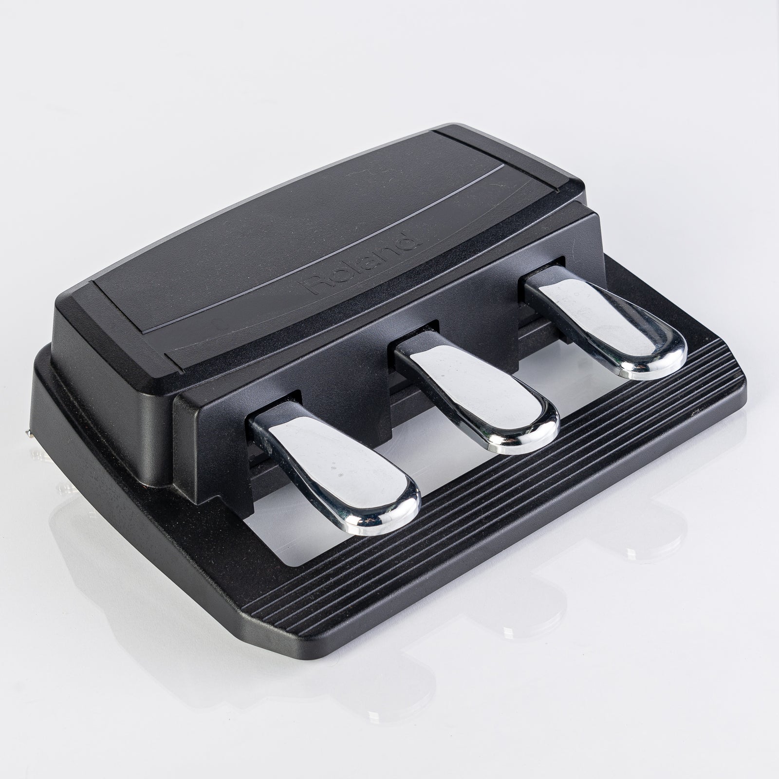 USED Roland RD-2000 Digital Stage Piano with RPU-3 Triple Pedal