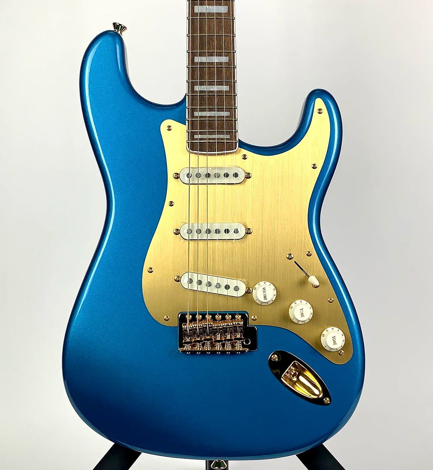 Squier 40th Anniversary Stratocaster Gold Edition with Laurel Fingerboard - Lake Placid Blue