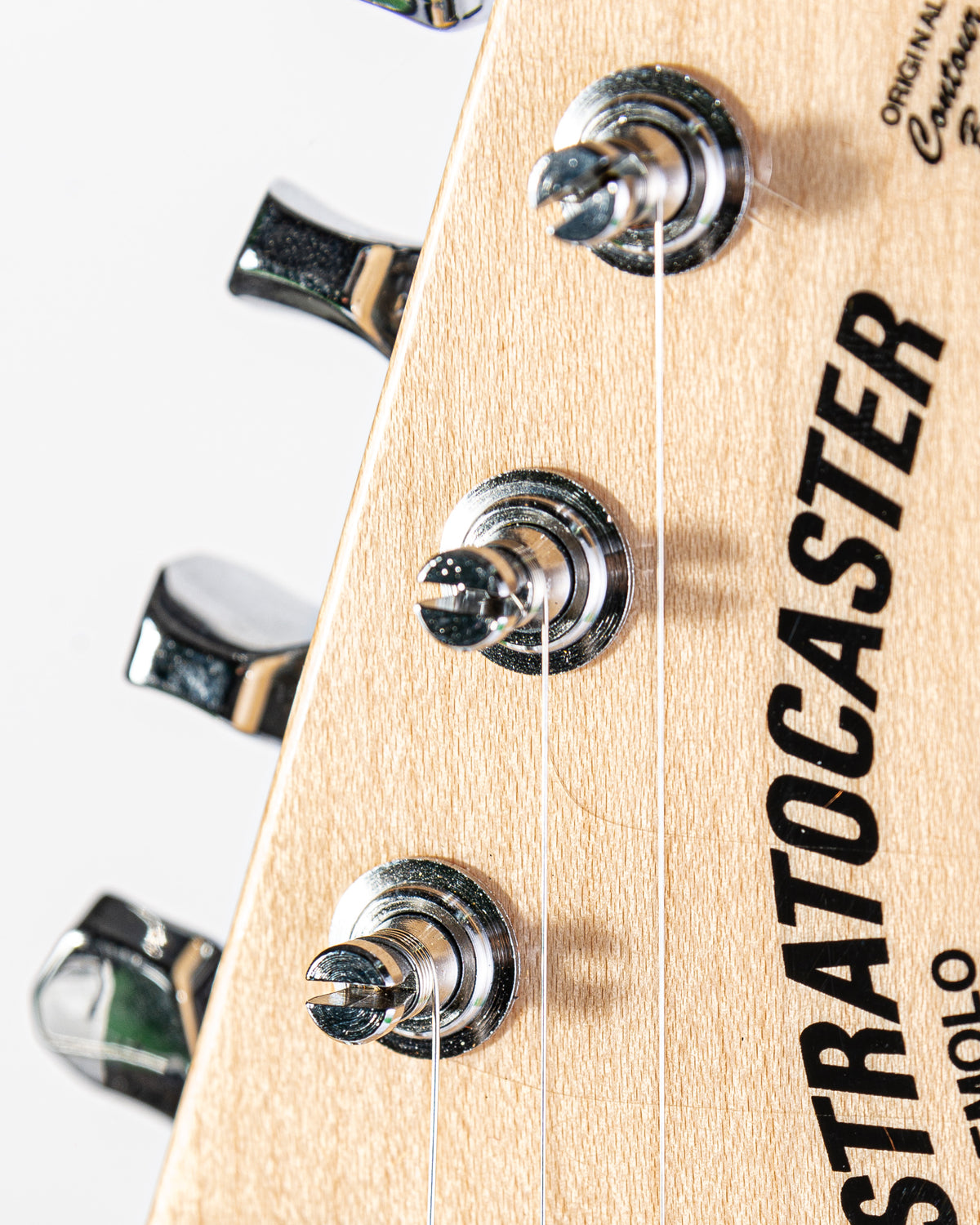 USED Fender Yngwie Malmsteen Signature Stratocaster Scalloped Maple Neck Electric Guitar- Vintage White