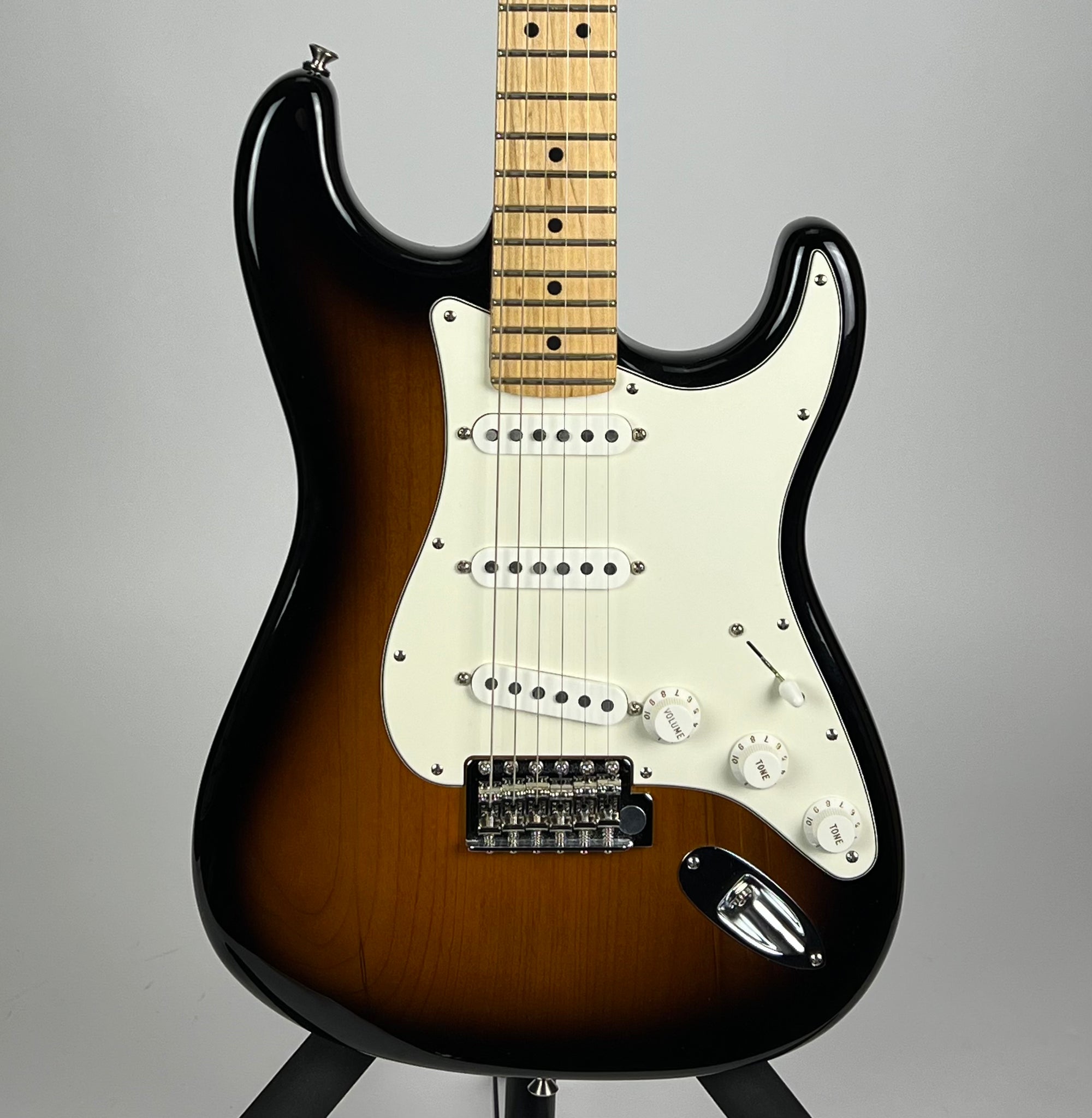 USED 2017 Fender American Special Stratocaster 2-Color Sunburst Maple Neck