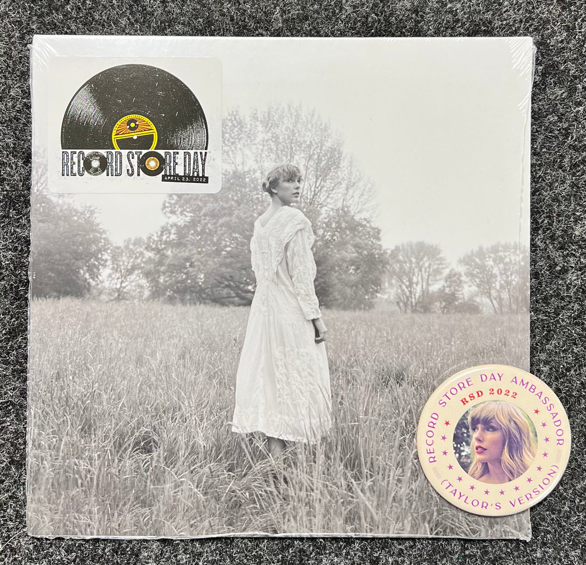 Taylor Swift - The Lakes Sealed 7" w/RSD 2022 Ambassador 2.25" Pin (RARE)