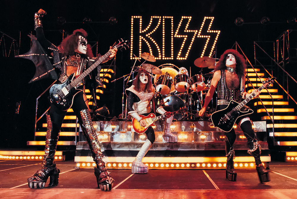 Kiss On Stage - 24x36 Poster