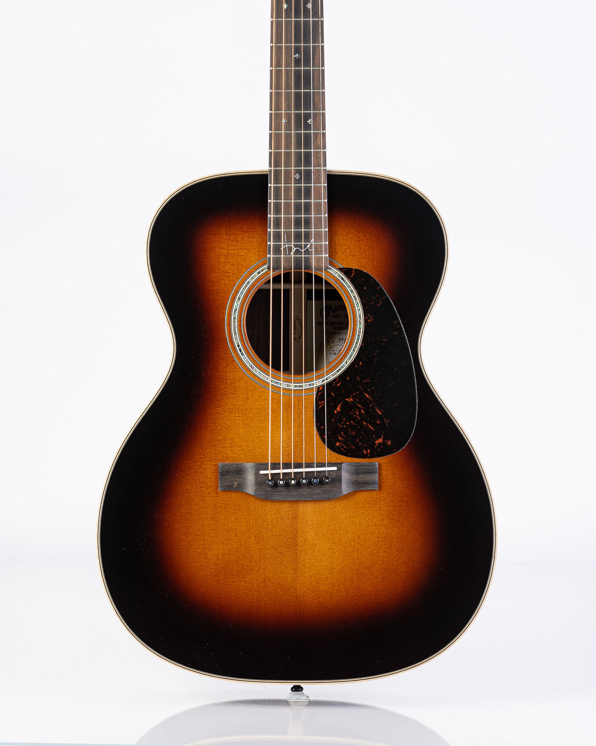 Martin 000-28 Brooke Ligertwood Signature Acoustic Guitar - Sunburst
