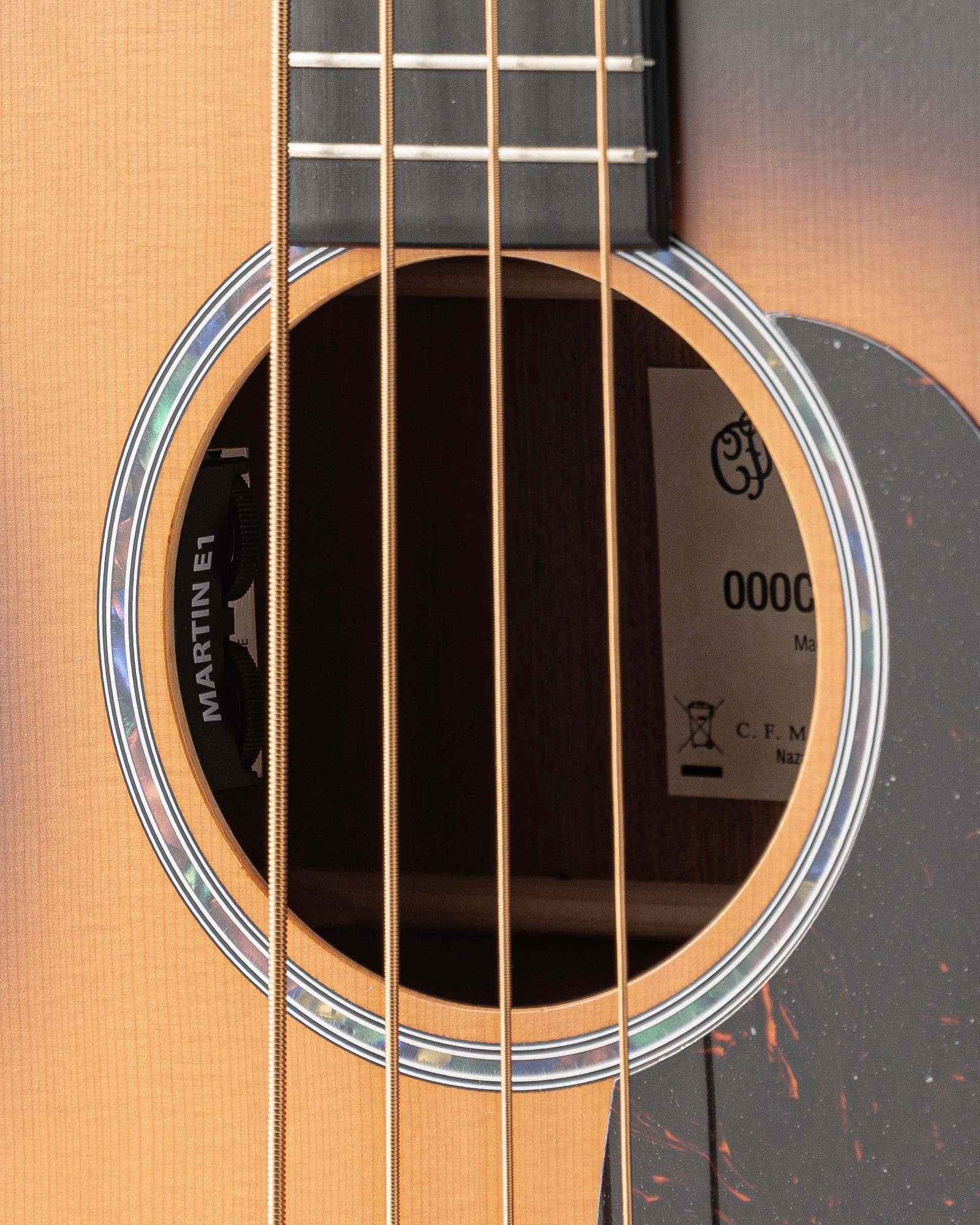 Martin 000C Jr E Junior Series Cutaway Acoustic Electric Bass Guitar - Sunburst