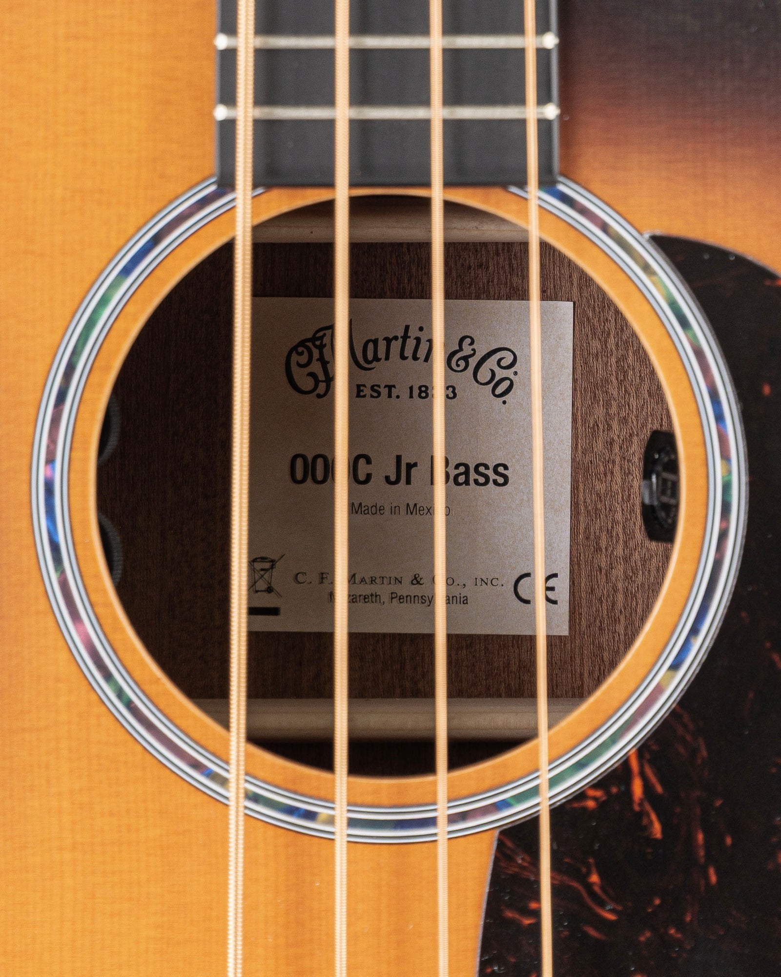 Martin 000C Jr E Junior Series Cutaway Acoustic Electric Bass Guitar - Sunburst