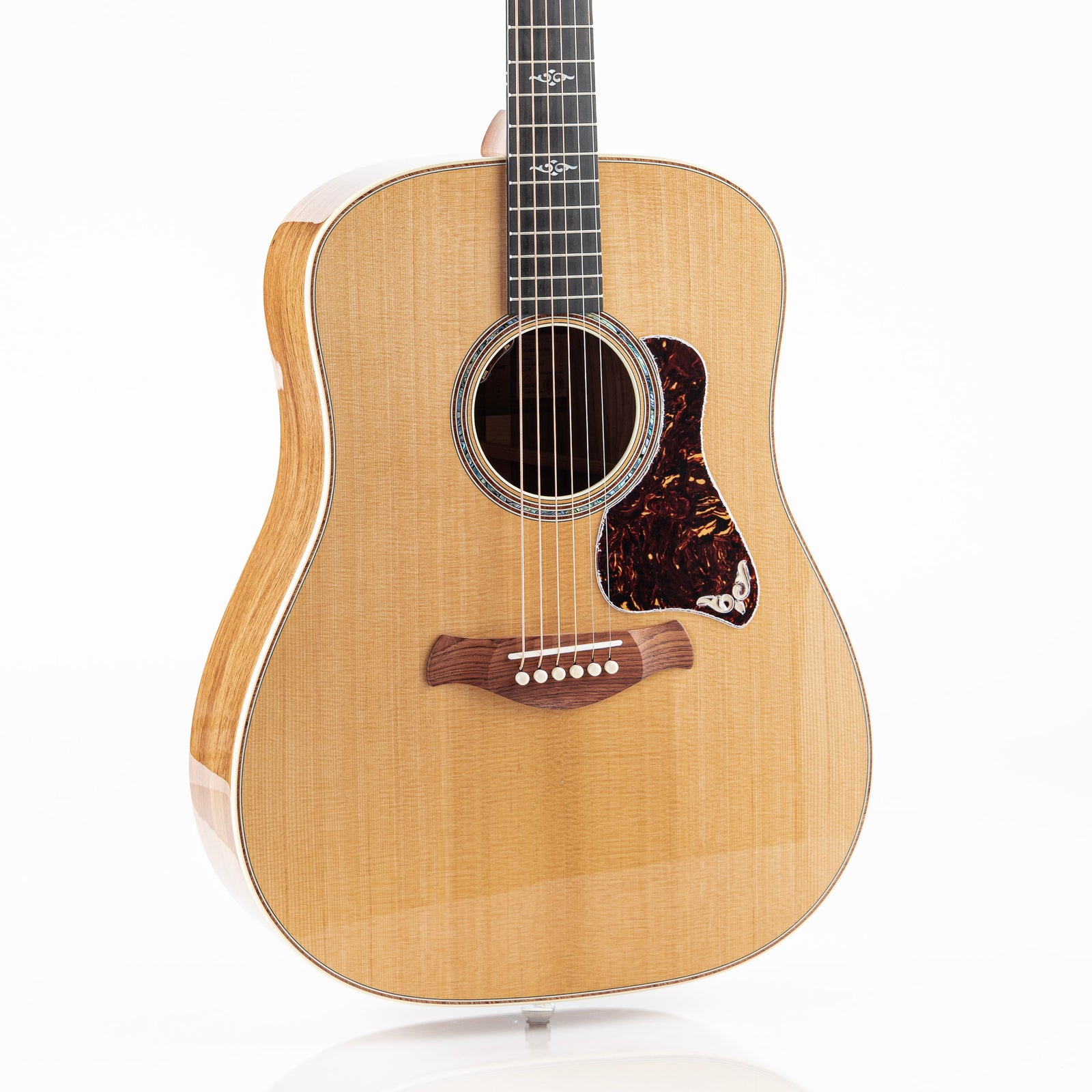 Taylor Gold Label 810e Dreadnought Acoustic Electric Guitar - Natural Gloss