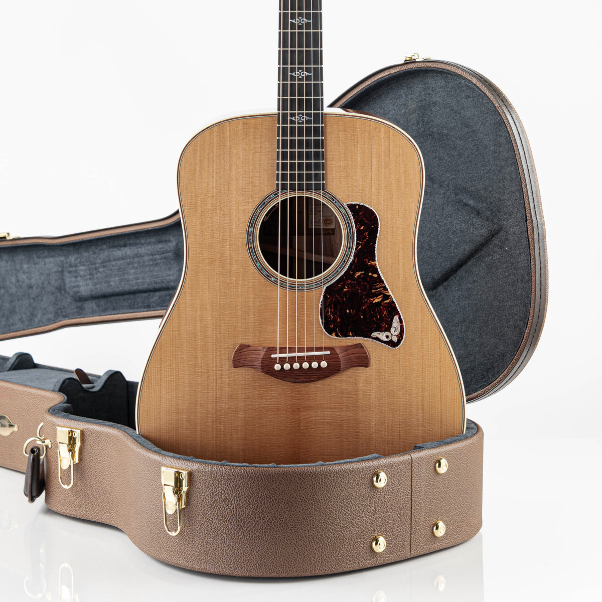 Taylor Gold Label 810e Dreadnought Acoustic Electric Guitar - Natural Gloss