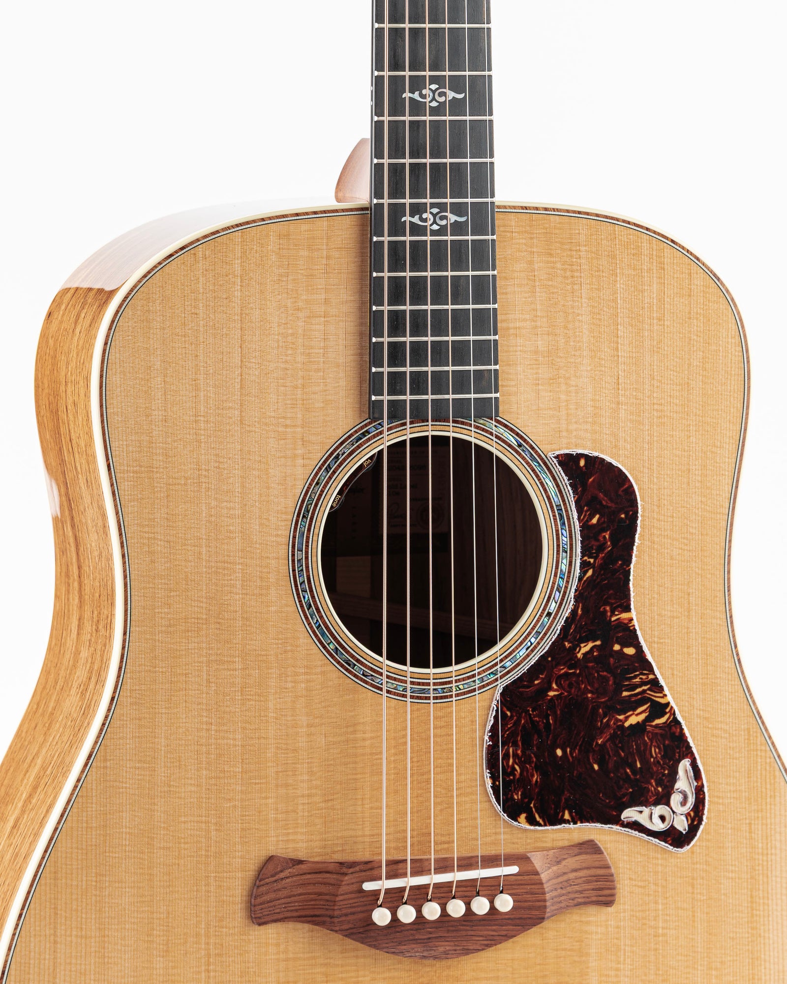 Taylor Gold Label 810e Dreadnought Acoustic Electric Guitar - Natural Gloss