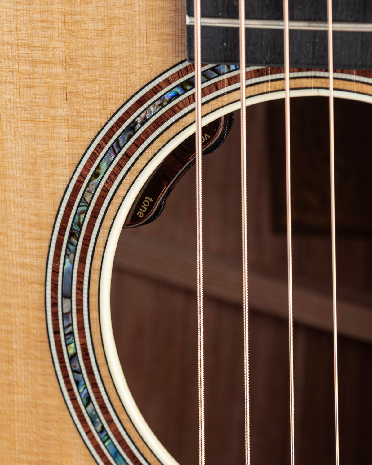 Taylor Gold Label 810e Dreadnought Acoustic Electric Guitar - Natural Gloss