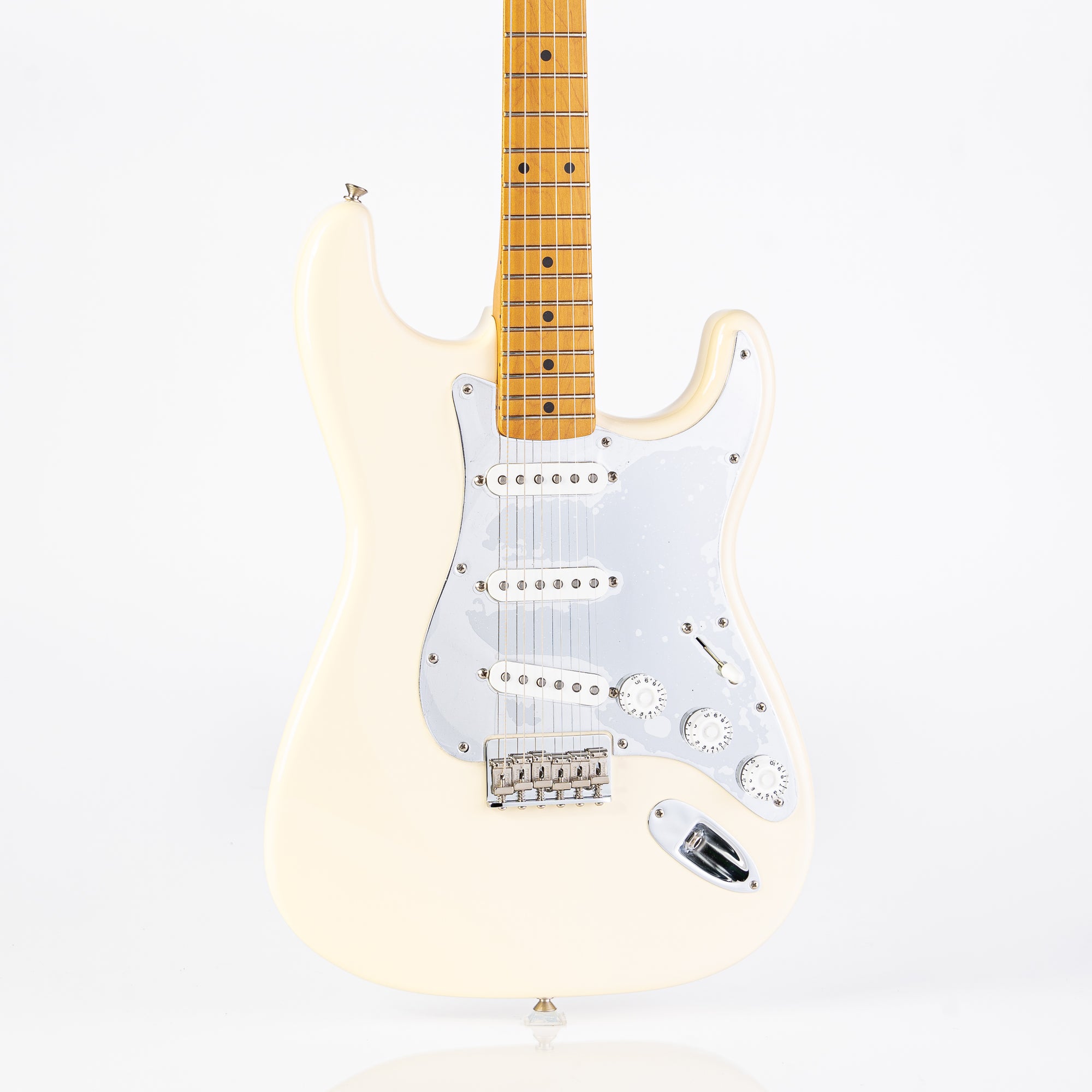 USED Fender Artist Series Nile Rodgers Hitmaker Stratocaster Electric Guitar with Maple Fingerboard - Olympic White