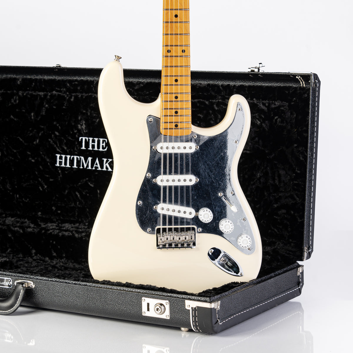 B-STOCK Fender Artist Series Nile Rodgers Hitmaker Stratocaster Electric Guitar with Maple Fingerboard - Olympic White
