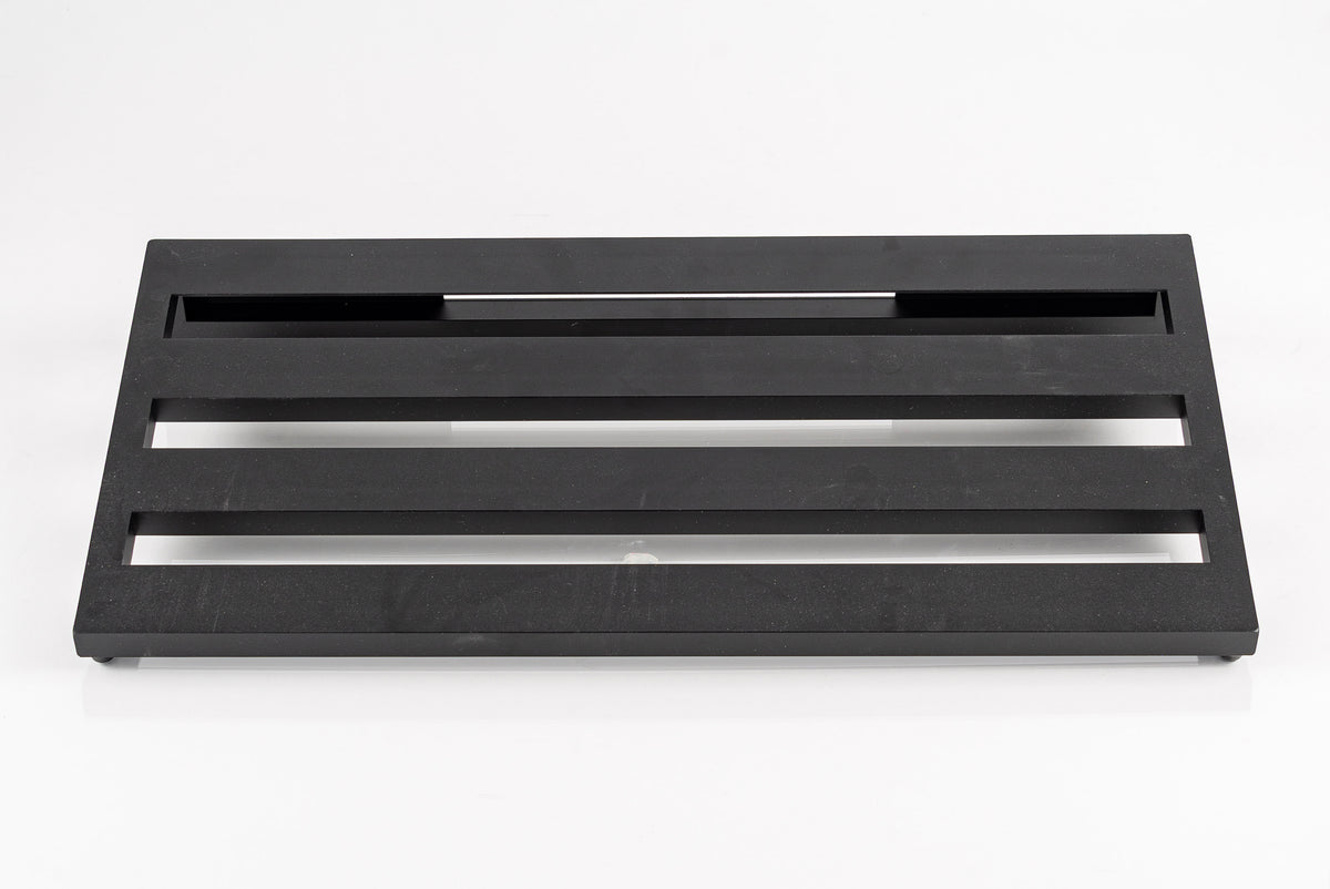 USED Strich Standard 25 Angled Aluminum Pedalboard with Carrying Bag