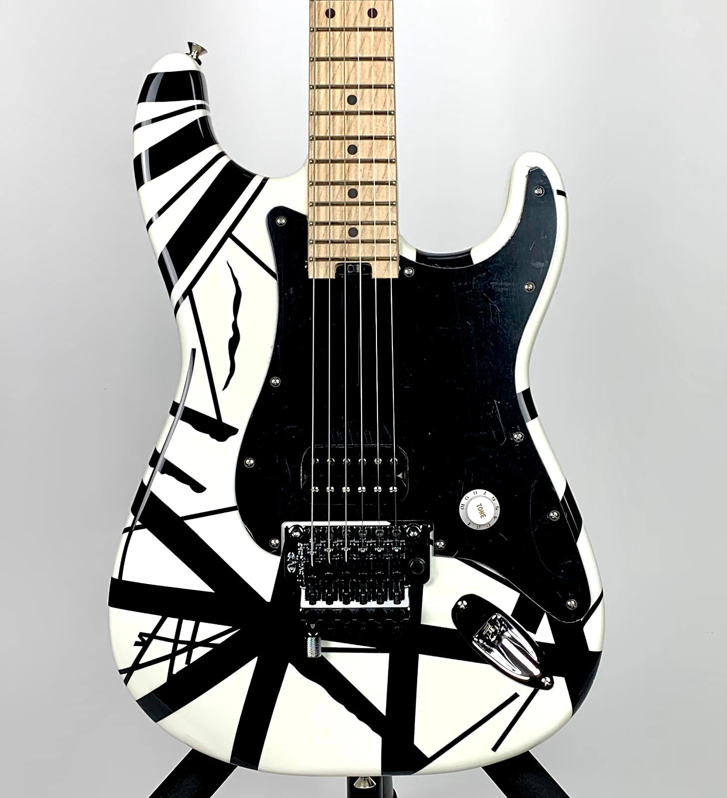 EVH Striped Series with Maple Fingerboard - White with Black Stripes