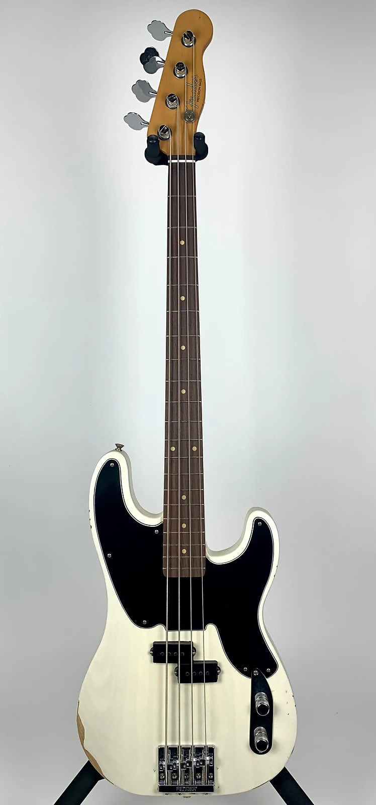 Fender Mike Dirnt Road Worn Precision Bass with Rosewood Fingerboard - White Blonde