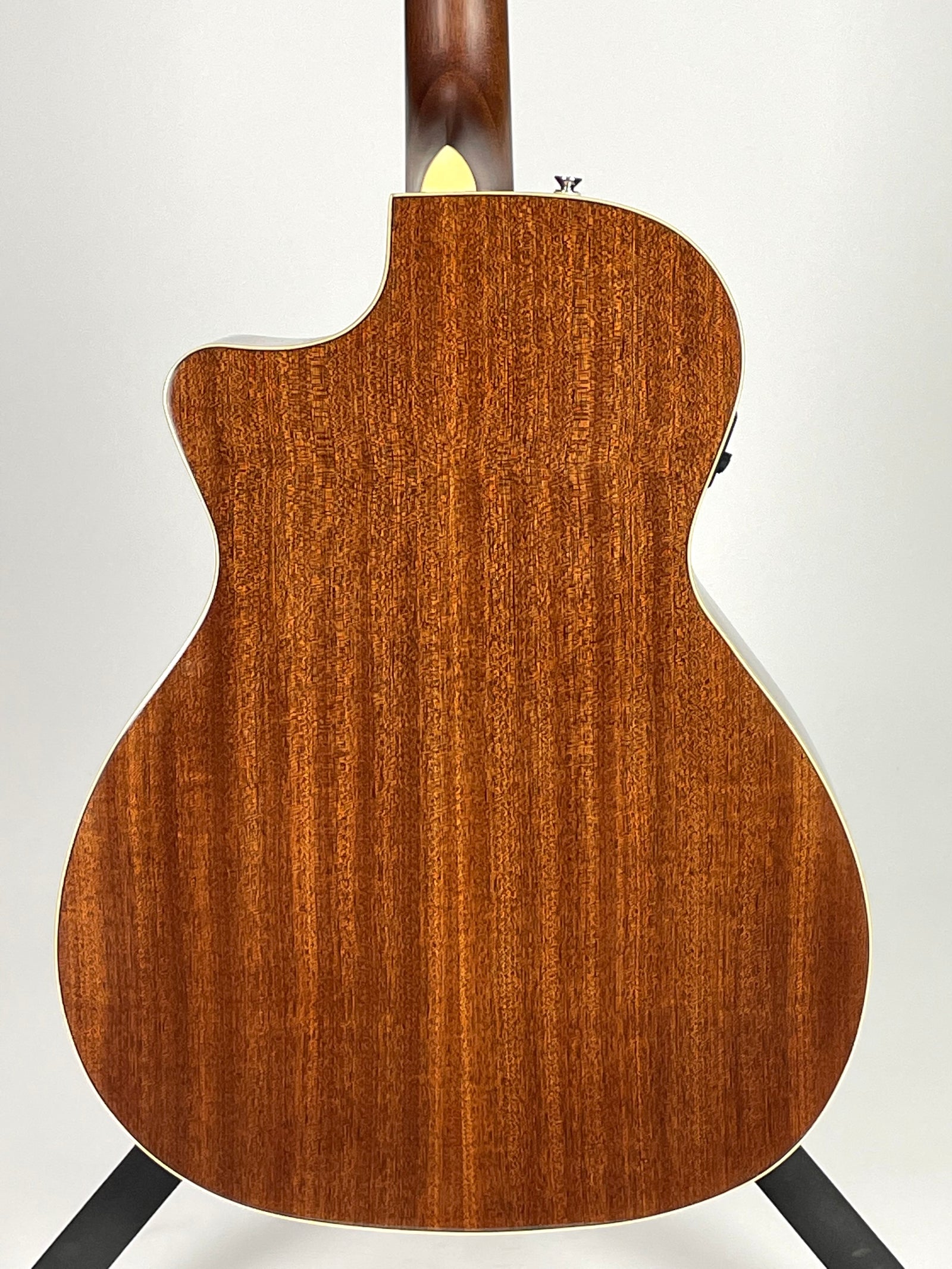 Fender Newporter Player with Walnut Fingerboard - Sunburst